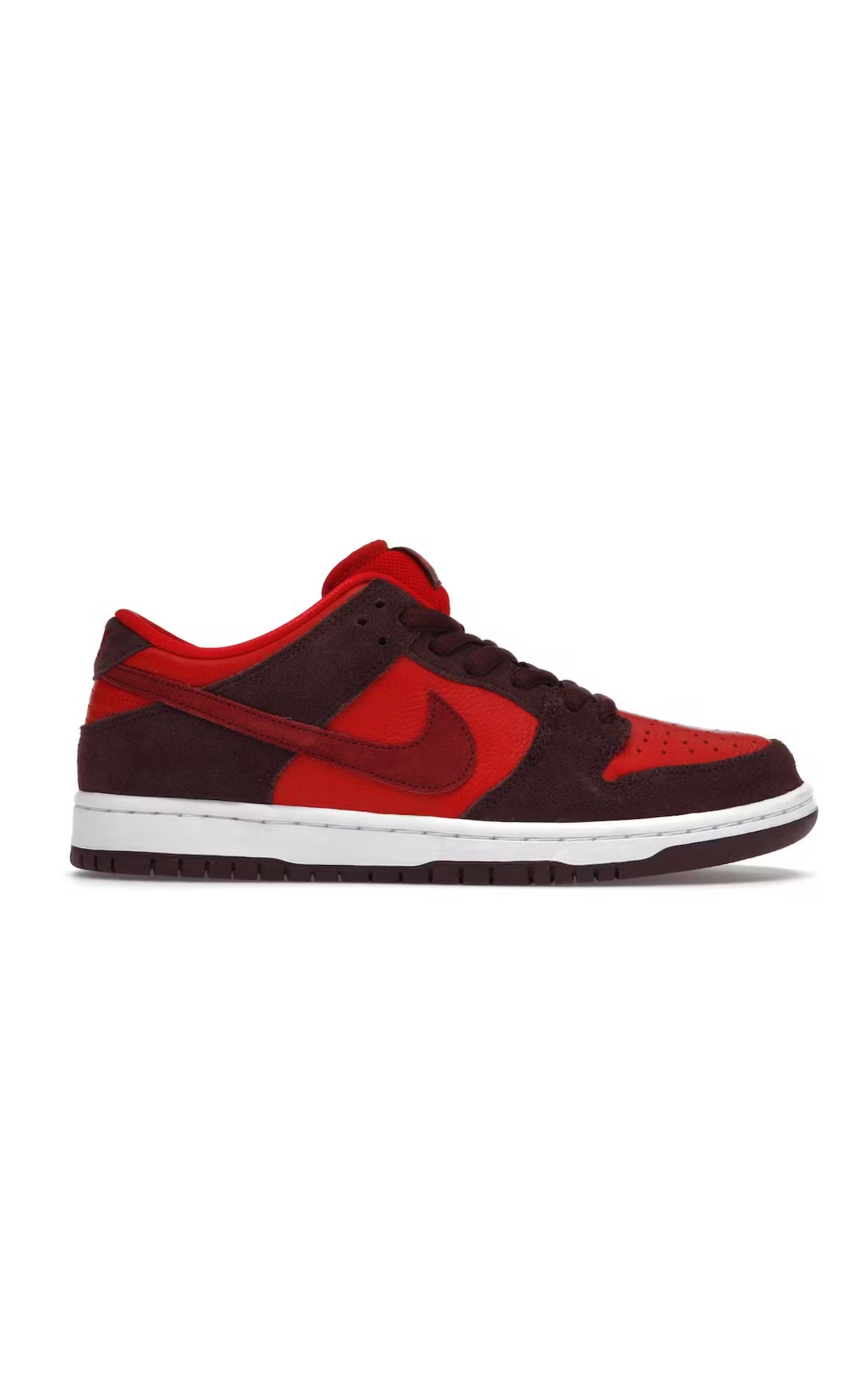 DS Nike SB dunk low Cherry Size 9 #11672