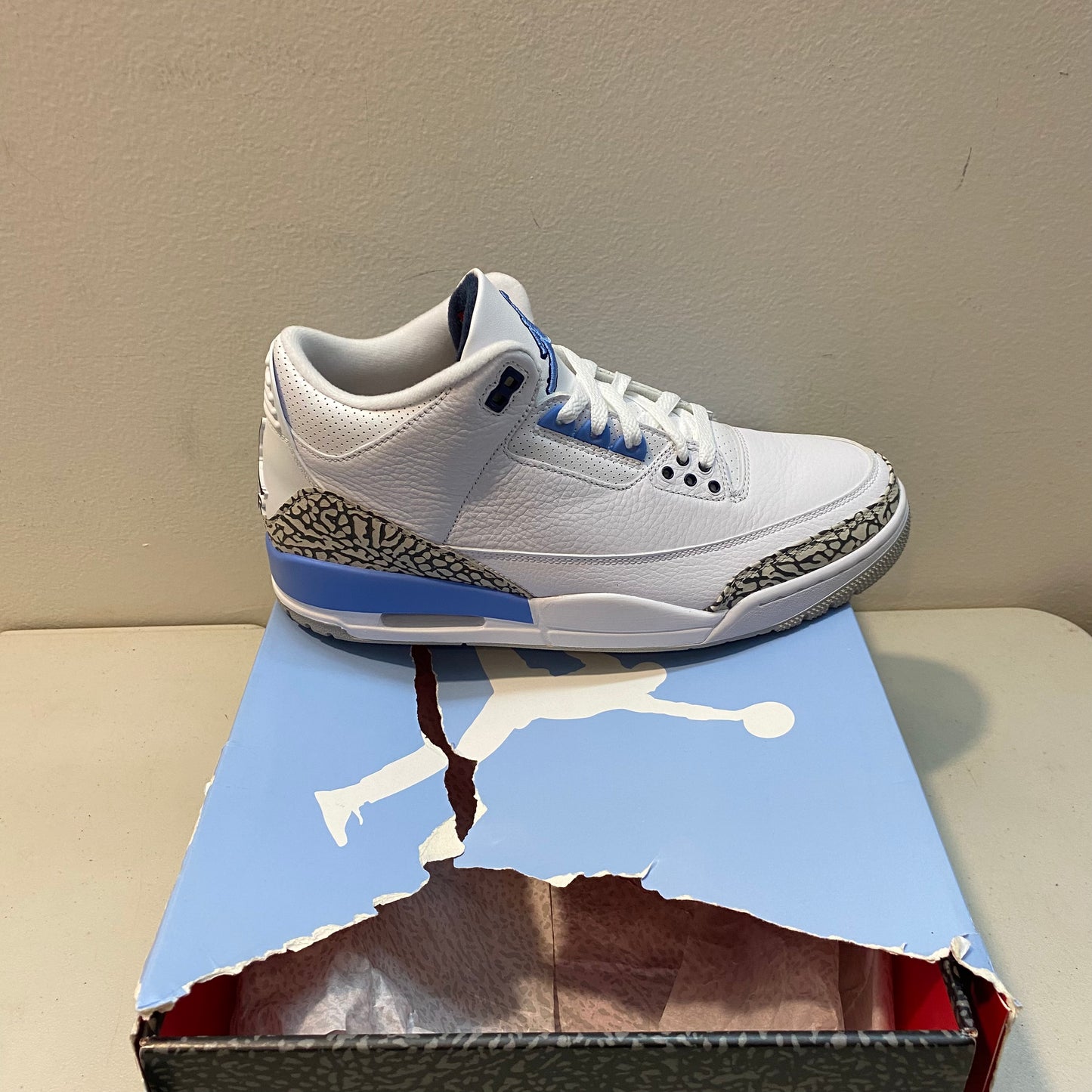 DS Jordan 3 UNC (2020) (Damaged box) Size 10.5 #11637